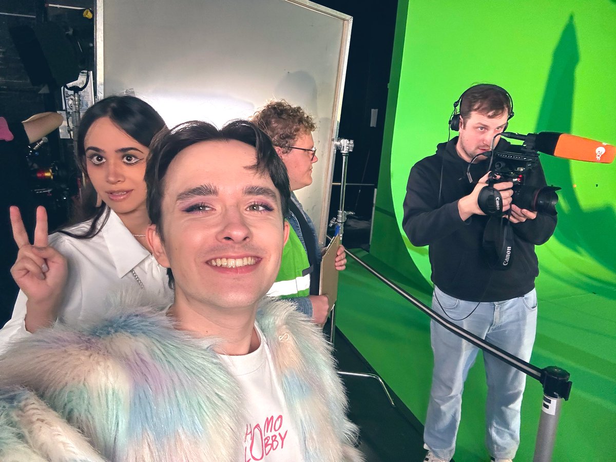 ElyaMConrad's tweet photo. Was macht das ZDF bei meinem Musikvideo? 🤨 https://t.co/9if7MrPbMq