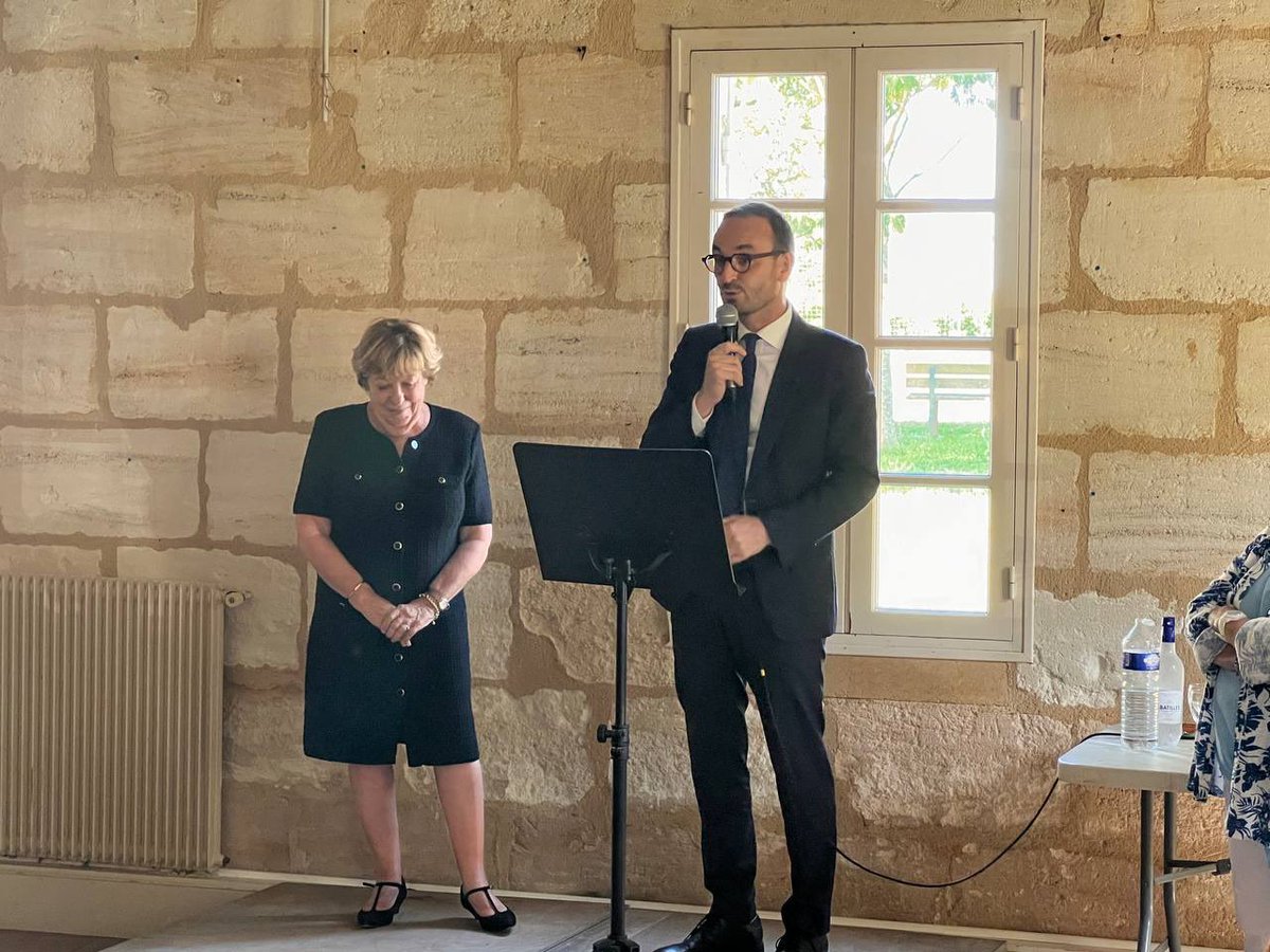 T_Cazenave's tweet photo. Enseignante, féministe, maire, sénatrice et désormais chevalier de la Légion d’Honneur, Françoise Cartron, c’est une vie consacrée au service de l’éducation et au combat pour la place des femmes en politique. 

Cette distinction vient récompenser toutes ces années d’engagement. https://t.co/jCXOXliY3k
