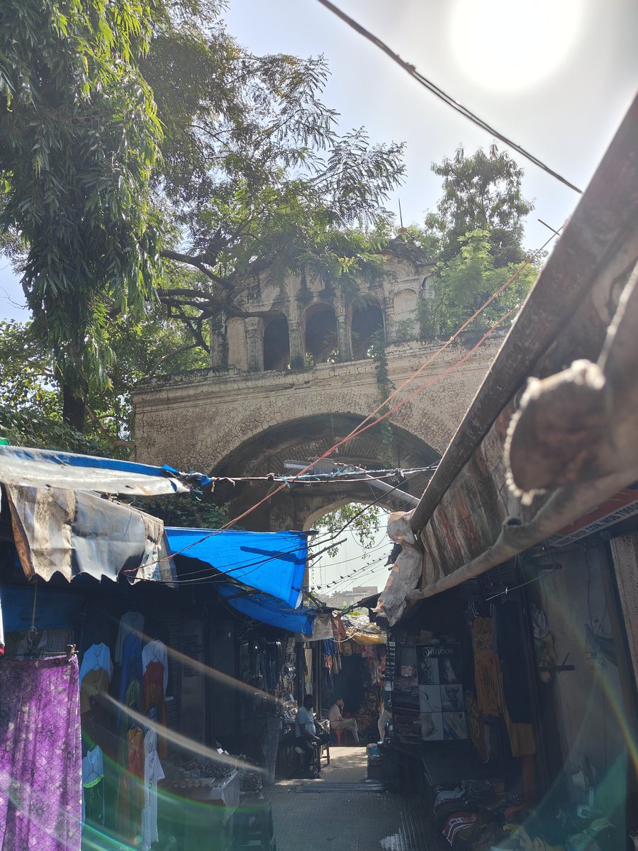 anshch97's tweet photo. The story of a 200-250 year old gate.
#GUMAT GATE (Tangible heritage of the walled city of #Jammu)
👉First image is from 1876 (Prince of Wales entering the city)
👉2nd image is from the 1920s
👉And the last two were clicked today.
@SyedAbidShah https://t.co/X9JVxP5CKQ