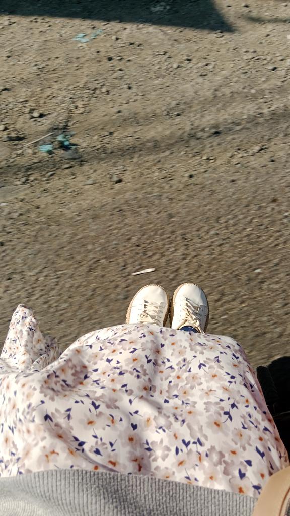 HasnaAlfisalsa1's tweet photo. Hari ini jiwaku berantakan sekali dan aku mencoba untuk menghibur diri sendiri maaf jika kalian terkena imbasnya hari ini🌊 https://t.co/dcQHSgsyD3