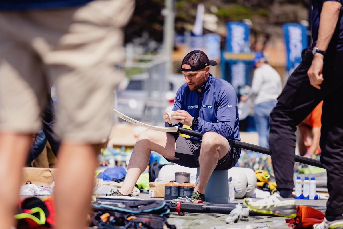 BritishArmy's tweet image. 🪖 4 x @RYORKS_REGT soldiers
🚣 1 x 7.5m rowing boat
🌊 1 x Pacific Ocean
🌎 2,800 x miles
📆 35 x days
💪 100% x determination

British Army Officers battled storms, soaring temperatures and marine life to complete the daunting @toughestrow 

Read more ⬇️
army.mod.uk/news-and-event…