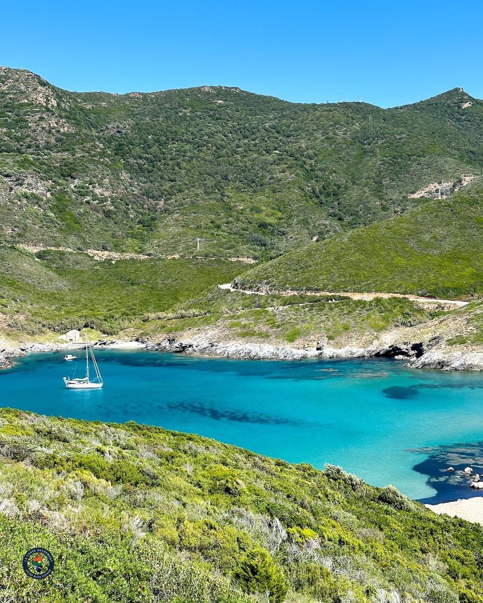 omeromoretti's tweet photo. Freya all’ancora a Capo Corso, finita per caso nelle splendide foto di uno sconosciuto, per caso ritrovate sui social #sailing #corsica https://t.co/zwS1S8jgiT