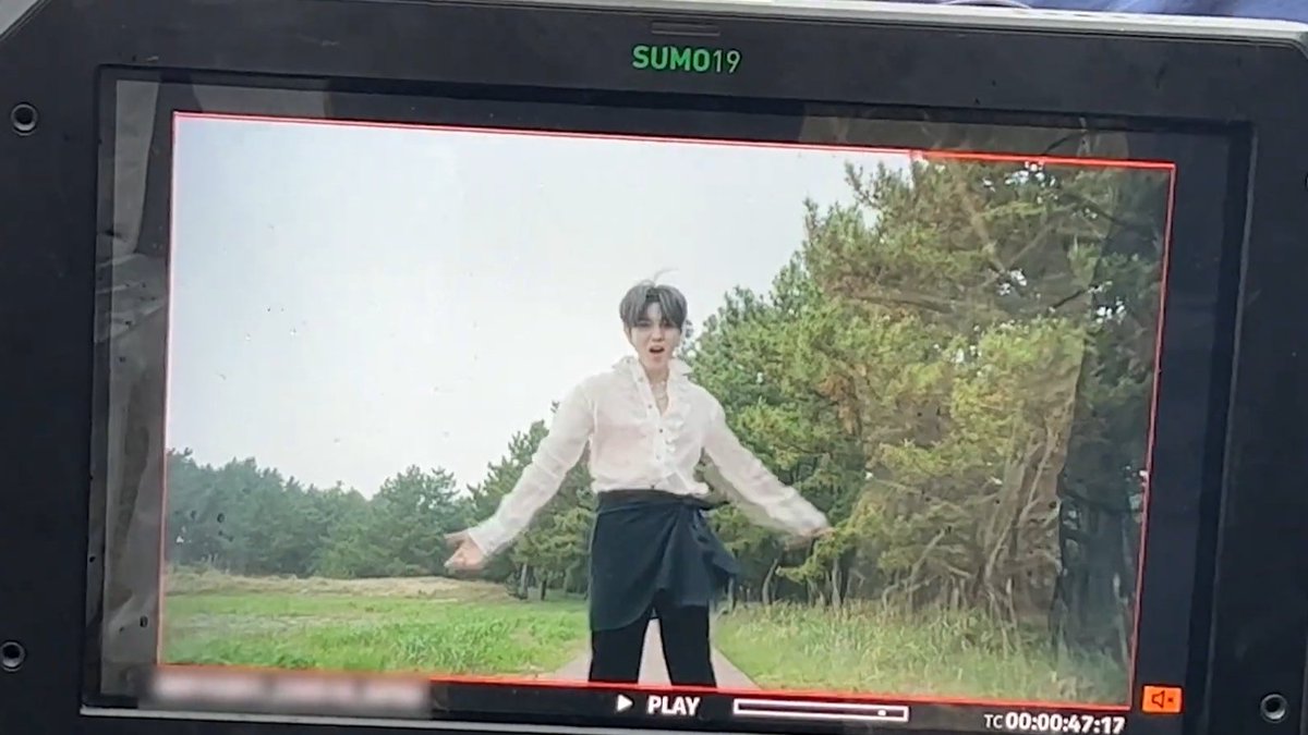 nuestgallery_'s tweet photo. more #Rendezvous and #Ready_to_Move content in new BPM vlog!
#REN #렌 https://t.co/YqL4OeCRqf