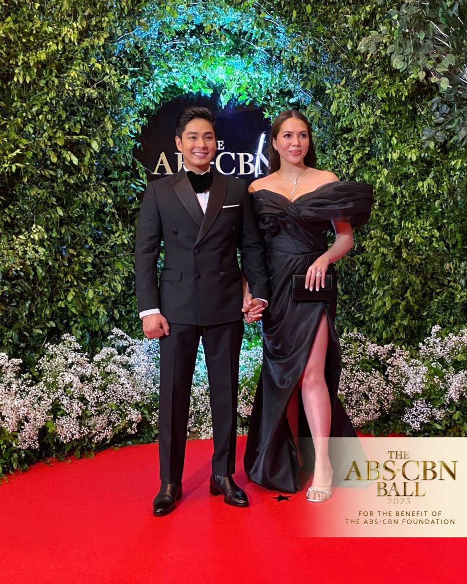 Push_Alerts's tweet photo. Our #CocoJul hearts! ✨🥹 Coco Martin and Julia Montes walk together at the #ABSCBNBall2023! 💞
#ABSCBNForeverGrateful 
#ABSCBNBallRedCarpet2023 

Join us for a night of gratitude and watch the #ABSCBNBallRedCarpet2023 Livestream on https://t.co/PvVKtLDD4G https://t.co/EZ9KFlpwPr