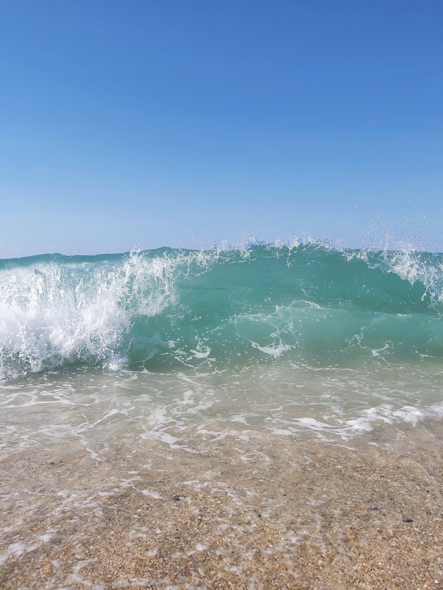 Если вам попалось это фото в ленте—вас накроет волной счастья и денег 🌊💫