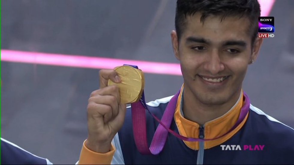 riaa0riaa's tweet photo. This team>>>>>>>>>>

Thank you Abhay Singh and team for this amazing Gold Medal. They won Gold Medal against Pakistan..🥳🥳
#Squash #AsianGames2023 https://t.co/FxU04dMlX5