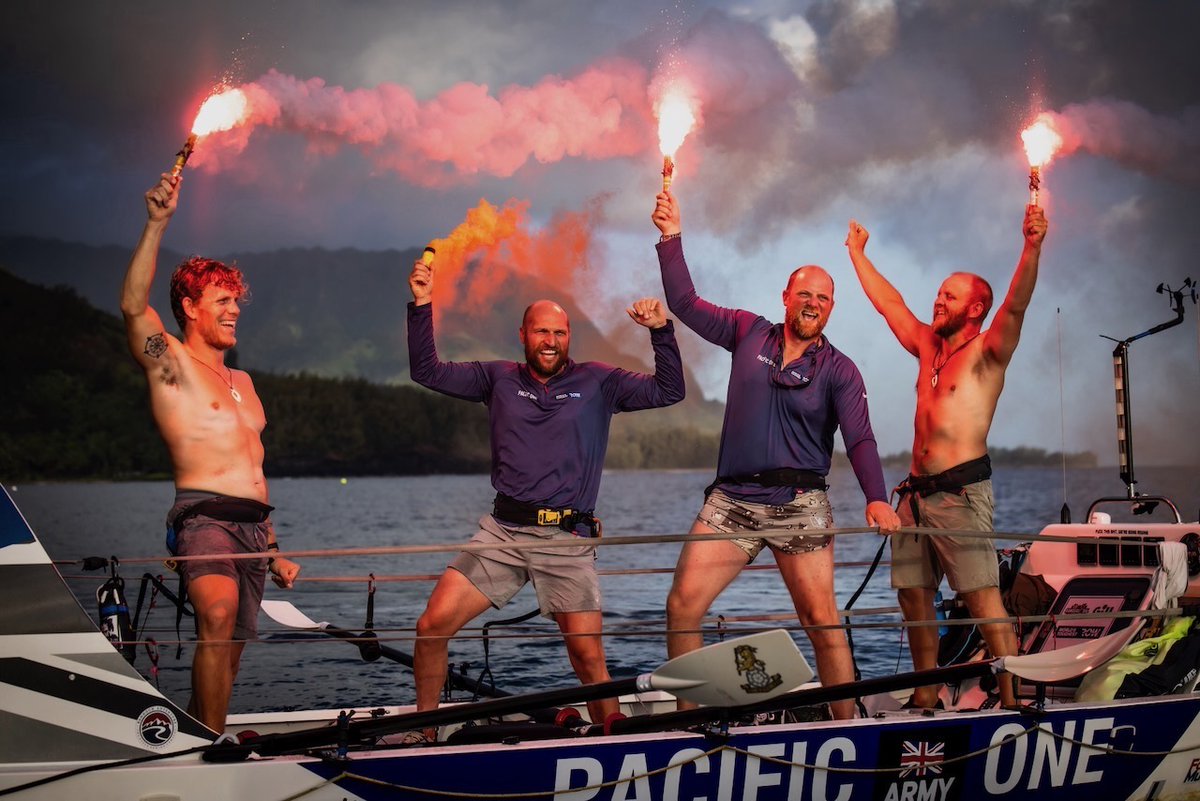 BritishArmy's tweet image. 🪖 4 x @RYORKS_REGT soldiers
🚣 1 x 7.5m rowing boat
🌊 1 x Pacific Ocean
🌎 2,800 x miles
📆 35 x days
💪 100% x determination

British Army Officers battled storms, soaring temperatures and marine life to complete the daunting @toughestrow 

Read more ⬇️
army.mod.uk/news-and-event…