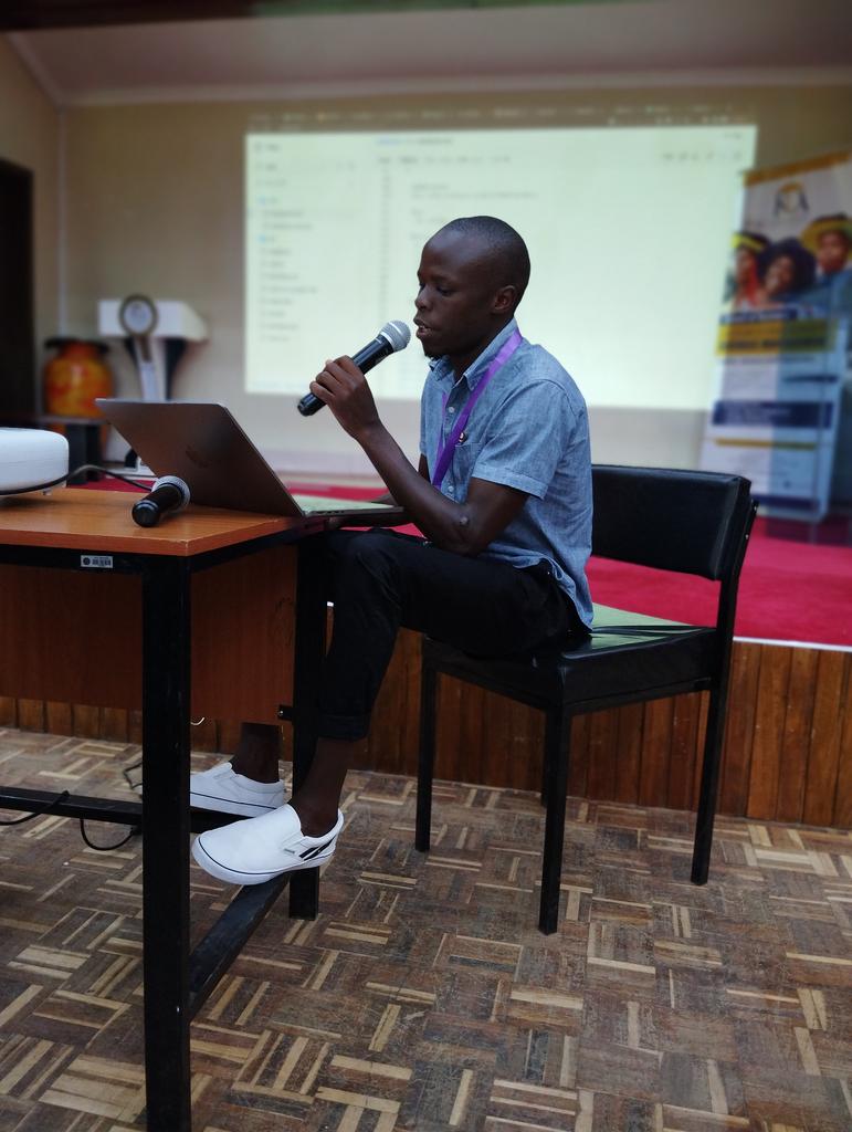 SifunaDonnex's tweet image. Inline styling in React with Hoslack Ochieng @hoslack 
Writing css is not on your job role 😂😂
#rendercon #renderconke #reactdevske #renderconke2023