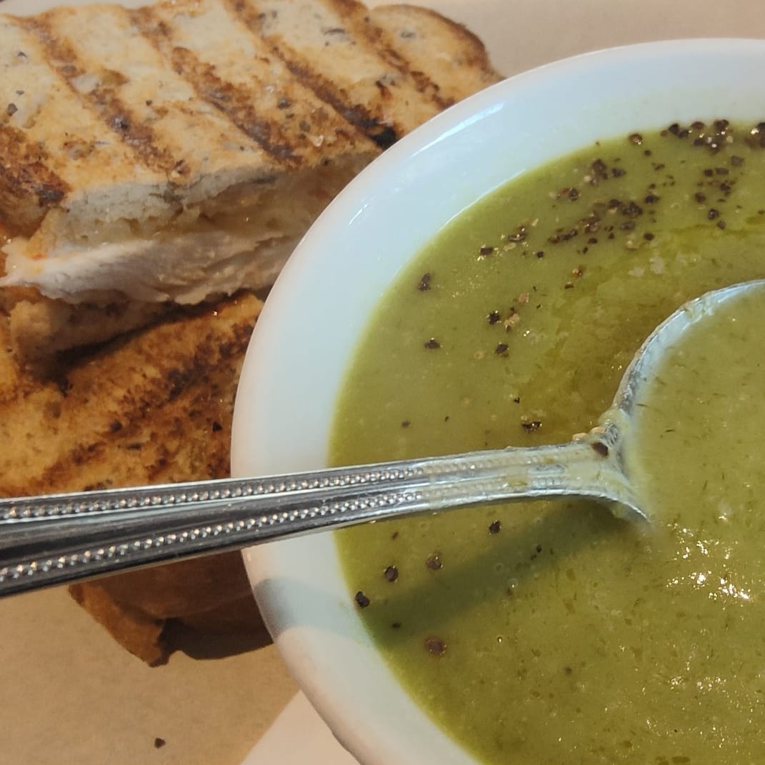 Have it your way!
Potato and leek soup, served with a 'build your own' toasted sandwich on gluten free bread!!
#thesmugglerstable #killyleagh #allergyaware