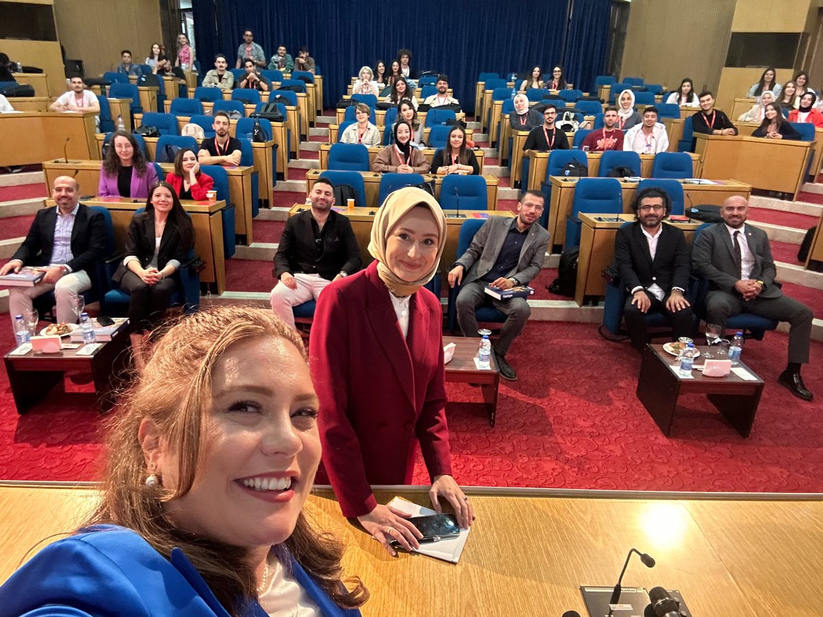 nurozkanerbay's tweet photo. @Turkmarkaofisi olarak bugün @TRTKurumsal ev sahipliğinde ve organizasyonunda düzenlenen #Geleceğinİletişimcileri programı kapsamında gençlerimize “Türkiye Yüzyılı’nda Türkiye Markası”nı anlattık 🇹🇷🇹🇷🇹🇷 Türkiye Yüzyılı’nı olduğu gibi Türkiye Markası’nı da gençlerimizle inşa edeceğiz. 💪