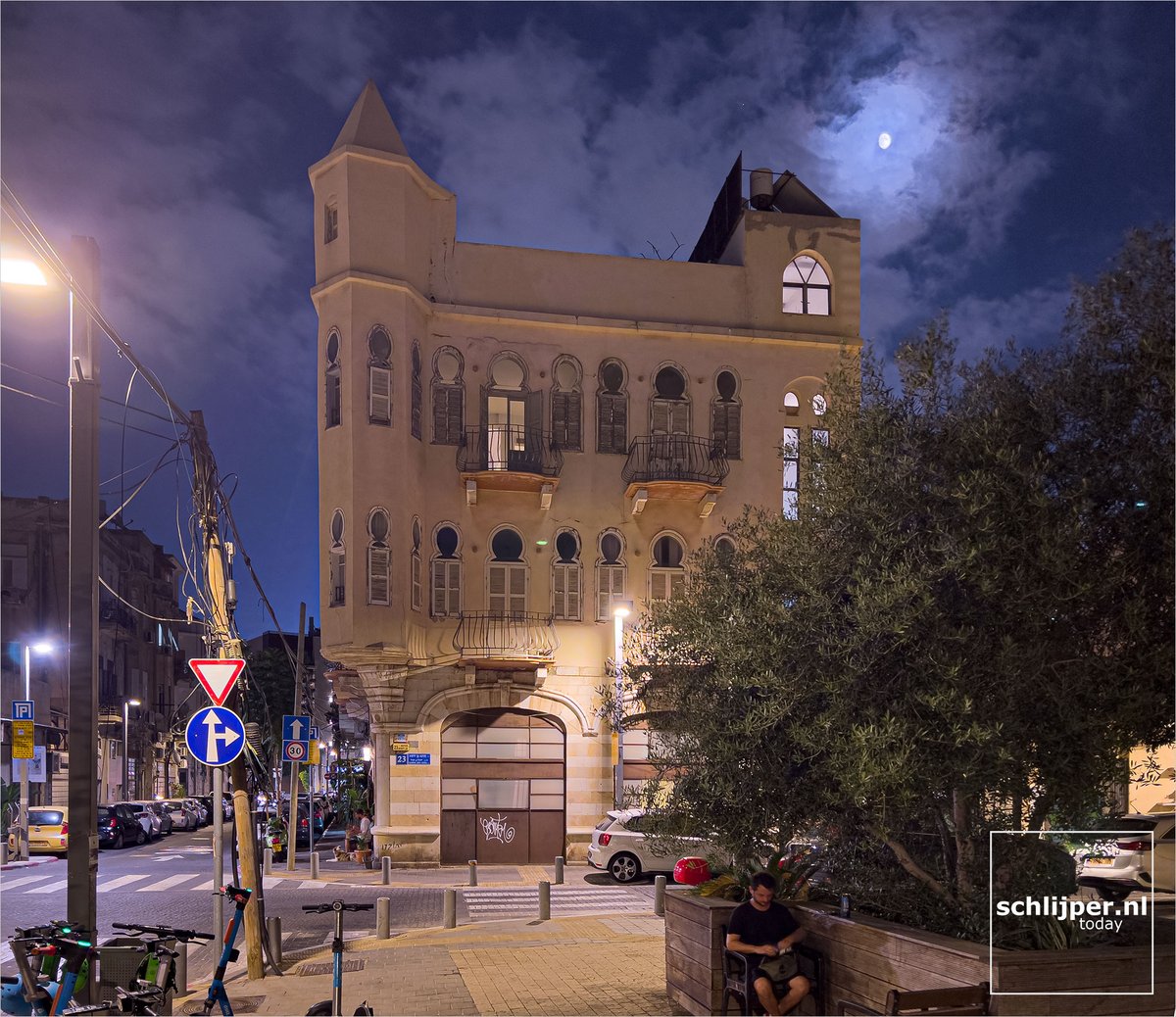 schlijperisrael's tweet photo. Fairytale like building
Where: Tel Aviv - Yafo, El'azar Azarya, HaNina Ben Dosa
When: 26 09 2023 20:19
What: #electic #architecture #moon https://t.co/UWG3nqpvAH