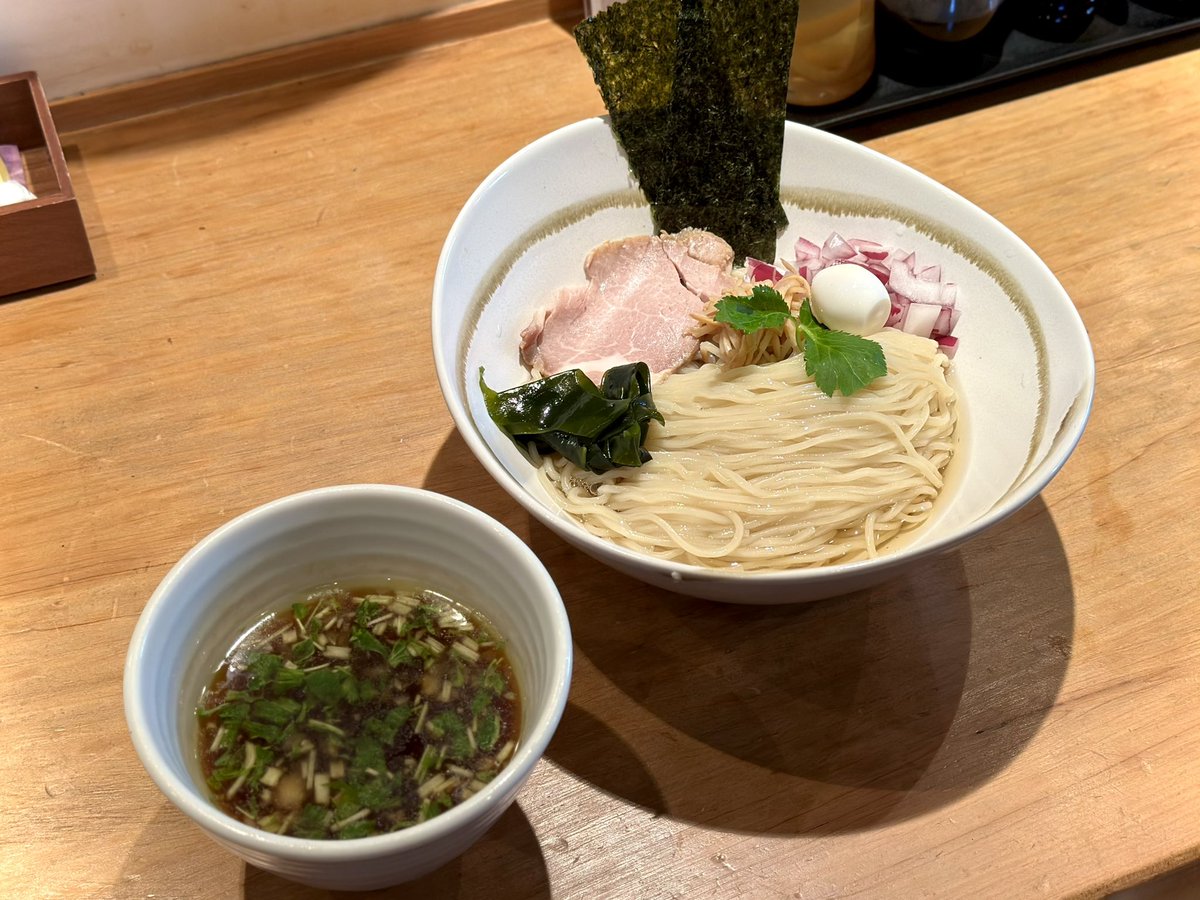 men_owl43's tweet photo. 間借り営業ラーメンニキ
間借り2軒梯子。
家系出身店主が作る清湯を堪能させて頂きました。 https://t.co/eEVl29akGj