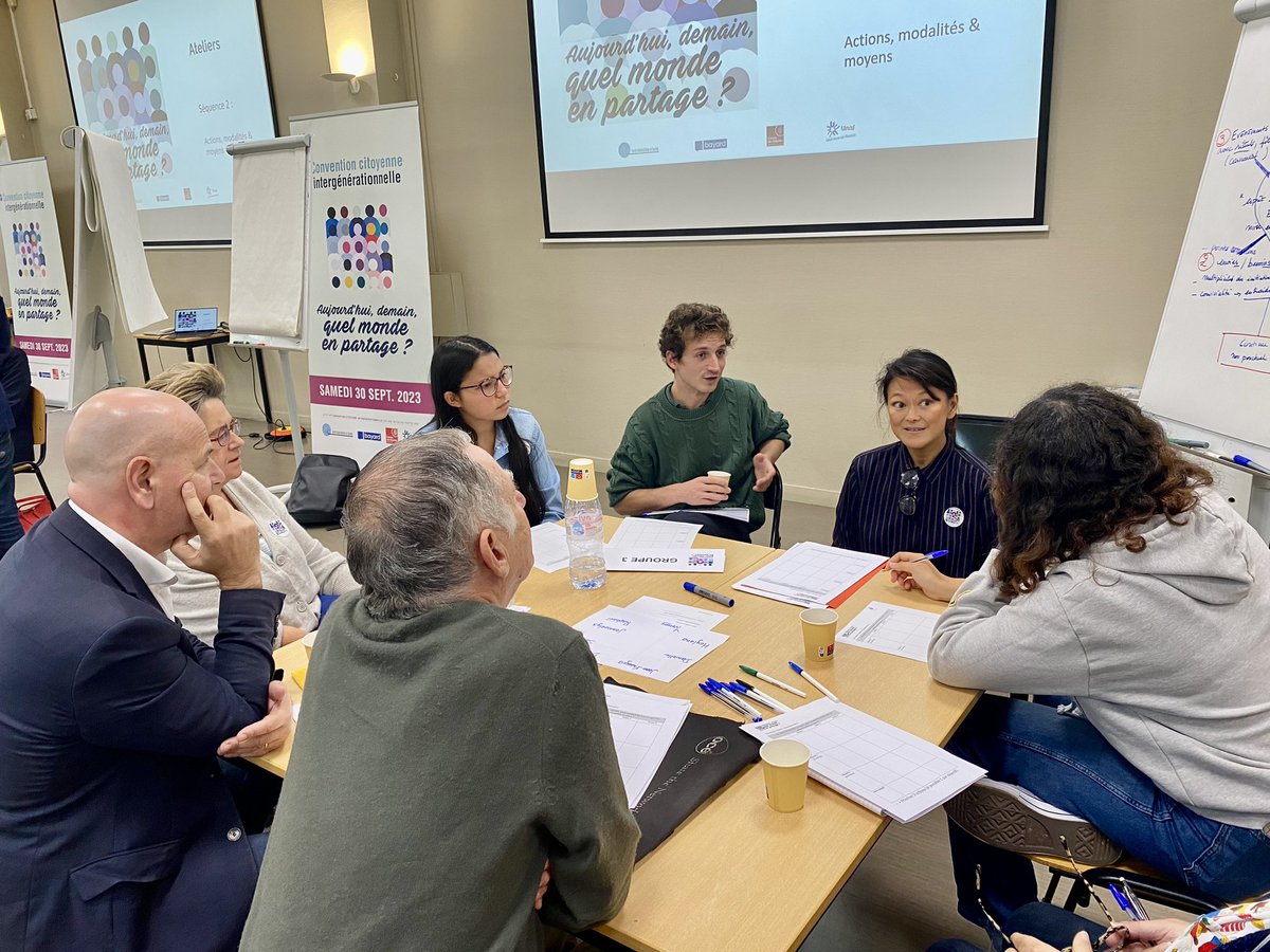 CercleVS's tweet image. Demain, quel monde en partage ? La 1ere Convention citoyenne intergénérationnelle est installée ! 
Merci à @Claire_Chazal @AlexandreJardin et aux porteurs de projets innovants venus témoigner et inspirer les 60 participants de tous âges !
@Bayard @caissedesdepots @unaf_fr
