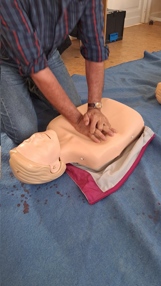 Une belle matinée de formation en compagnie des aînés de la commune. Au programme : une initiation aux gestes qui sauvent ! ⛑️ #PremiersSecours #GrandPublic