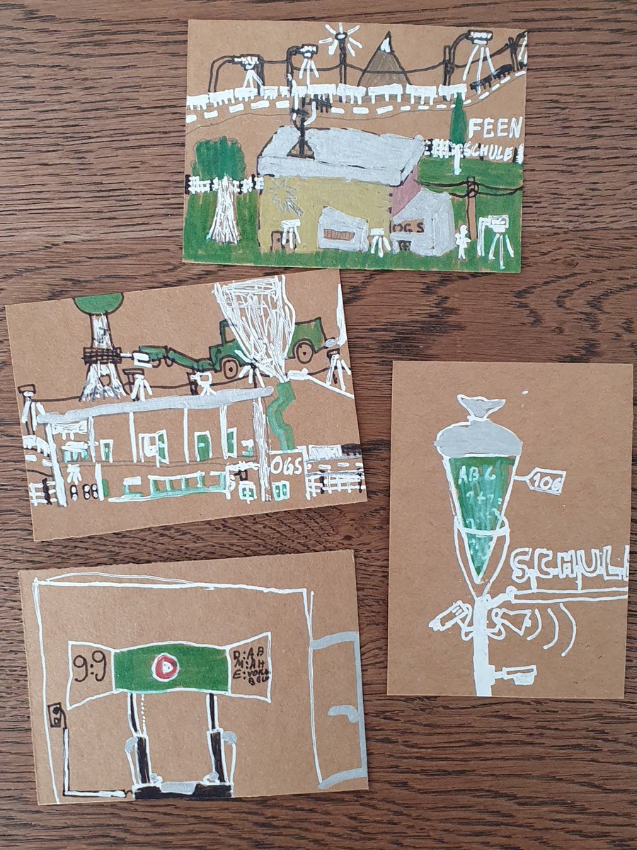 Auch meine Kinder wollen zeigen, was in der #Zauberschule los ist. 
K1 ist 9 und zeigt die Feenschule mit Gebäuden, elektronischer Tafel und Lautsprechern.

K2 ist 6 und zeigt ebenfalls Tricks wie die zersägte Jungfrau und Portale

#KleineKunstklasse
#KleinerKunsttausch
#ATC