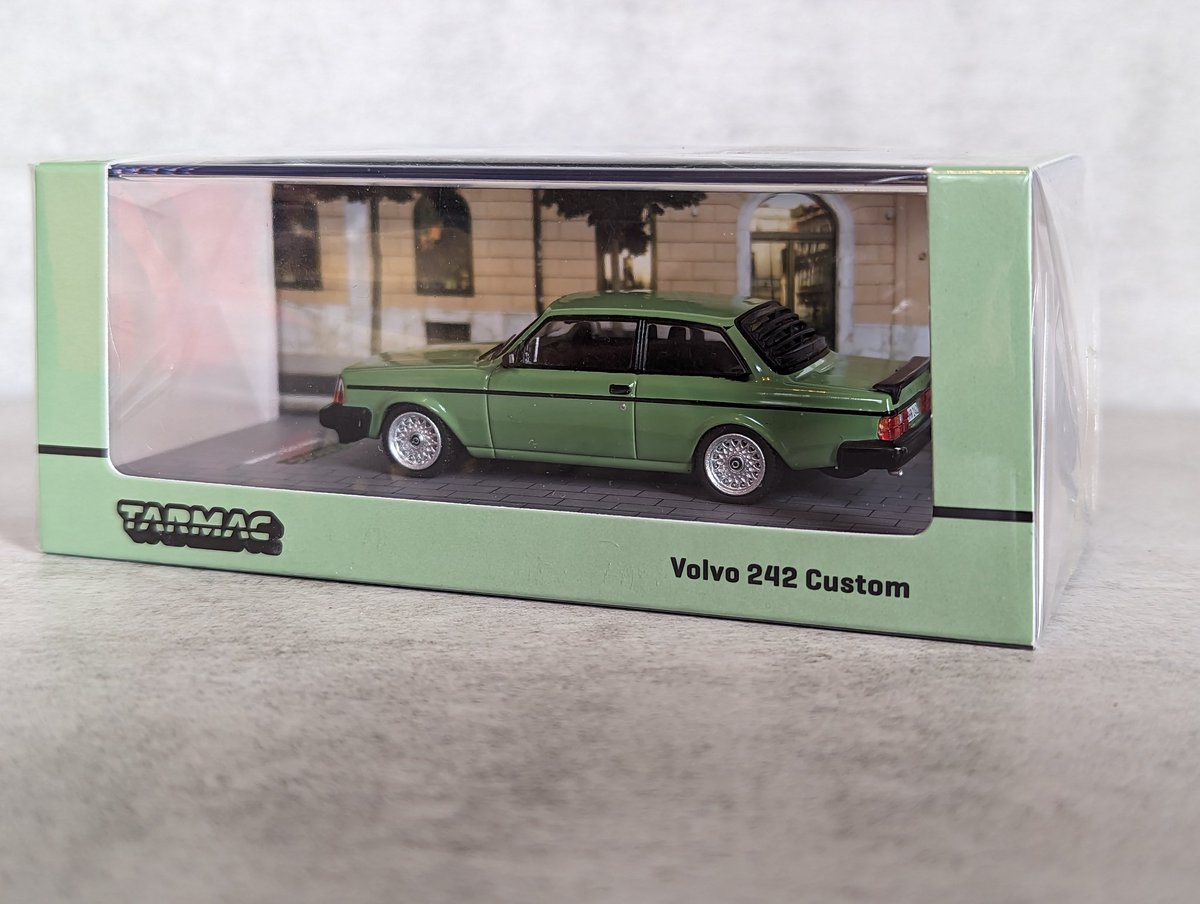 marcus_t_ward's tweet photo. Part 1 (of.. 🤷🏻‍♂️🤷🏻‍♂️😂) 
#SetItFreeSaturday
#SwedishSaturday 

#Diecast #TarmacWorks

Volvo 242 Custom
Shown alongside a #HotWheels premium Volvo 142 https://t.co/gxALPQGWSa