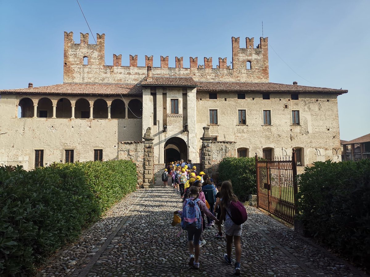AnnaCaldara's tweet photo. Scuola Primaria PAOLA DI ROSA al Castello di MALPAGA ... https://t.co/h7uNSHxlhm
