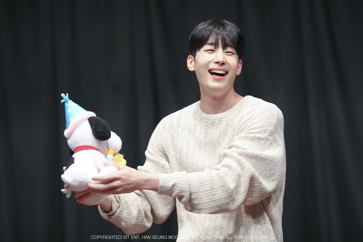 BaeBaekea's tweet photo. 웃을 때 재일 예뻐 #한승우 #넘이뻐 https://t.co/oLuUV8pHqq
