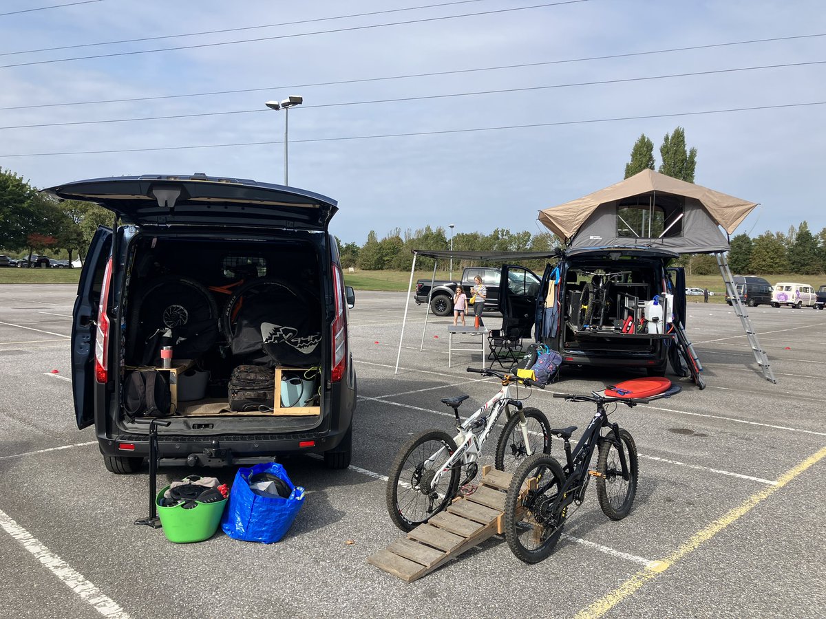trent_dan's tweet photo. It seems I am a lifestyle exhibit! @forduk @Ford @FordVanCentre @orangebikes @YT_Industries #transitday https://t.co/GCvNKIqsDV
