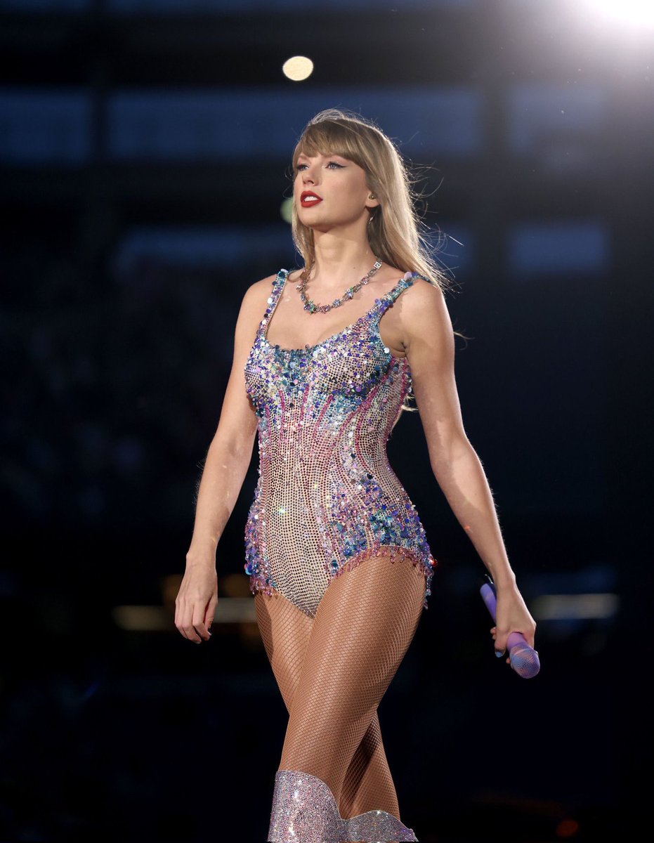 tswifterastour's tweet photo. 🚨| The producer of ‘The Exorcist: Believer’ on shifting their release date to avoid clashing with Taylor Swift’s ‘The Eras Tour Concert Film’

“We bowed our heads to Taylor” https://t.co/sLYw5i5GXn