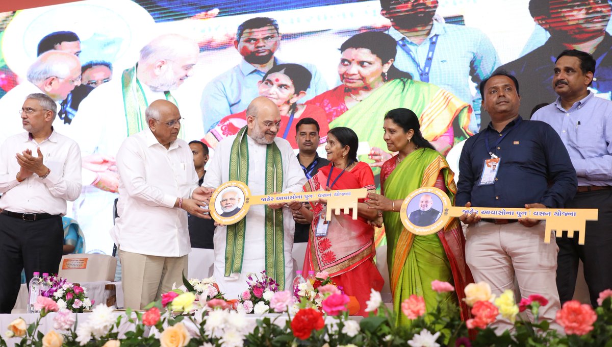 कुछ वर्ष पहले जलस्तर गिरने से जिस गुजरात में जलसंकट था, आज वहाँ हर घर तक जल पहुँच रहा है। गुजरात की भूमि को जल संकट से निकालना और हर घर तक जल पहुँचाना, <a href="/narendramodi/">Narendra Modi</a> जी की दूरदर्शिता और कड़ी मेहनत को दर्शाता है। 
आज अहमदाबाद शहरी विकास प्राधिकरण द्वारा जल जीवन मिशन के तहत विभिन्न