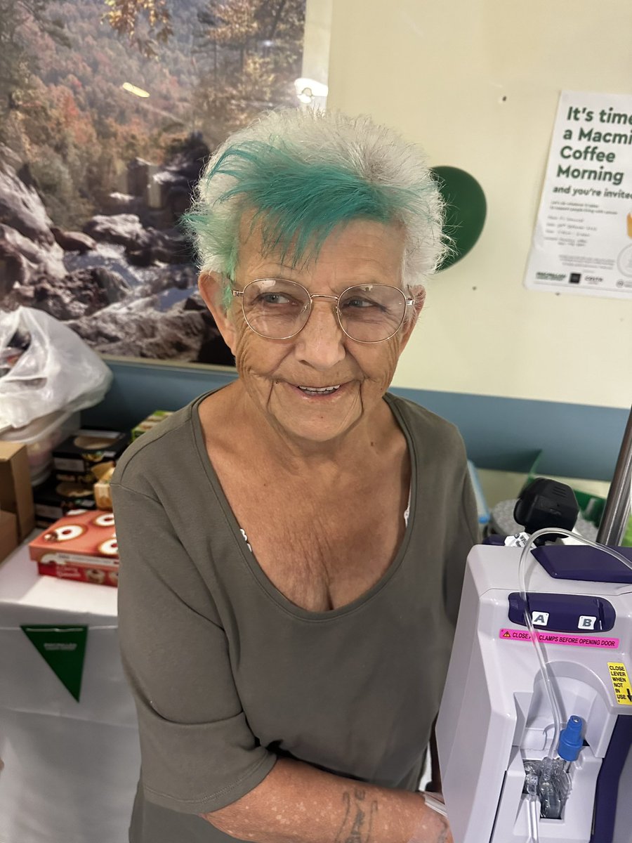 louchap01's tweet photo. Thankyou to everyone who supported @OldhamCO_NHS Ward F11 Haematology @macmillancancer coffee morning 💚 even one of our patients dyed her hair green in support 😘💚🎂🧁🥰 https://t.co/1N22zwF4rB