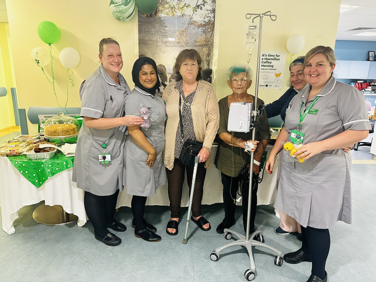 louchap01's tweet photo. Thankyou to everyone who supported @OldhamCO_NHS Ward F11 Haematology @macmillancancer coffee morning 💚 even one of our patients dyed her hair green in support 😘💚🎂🧁🥰 https://t.co/1N22zwF4rB