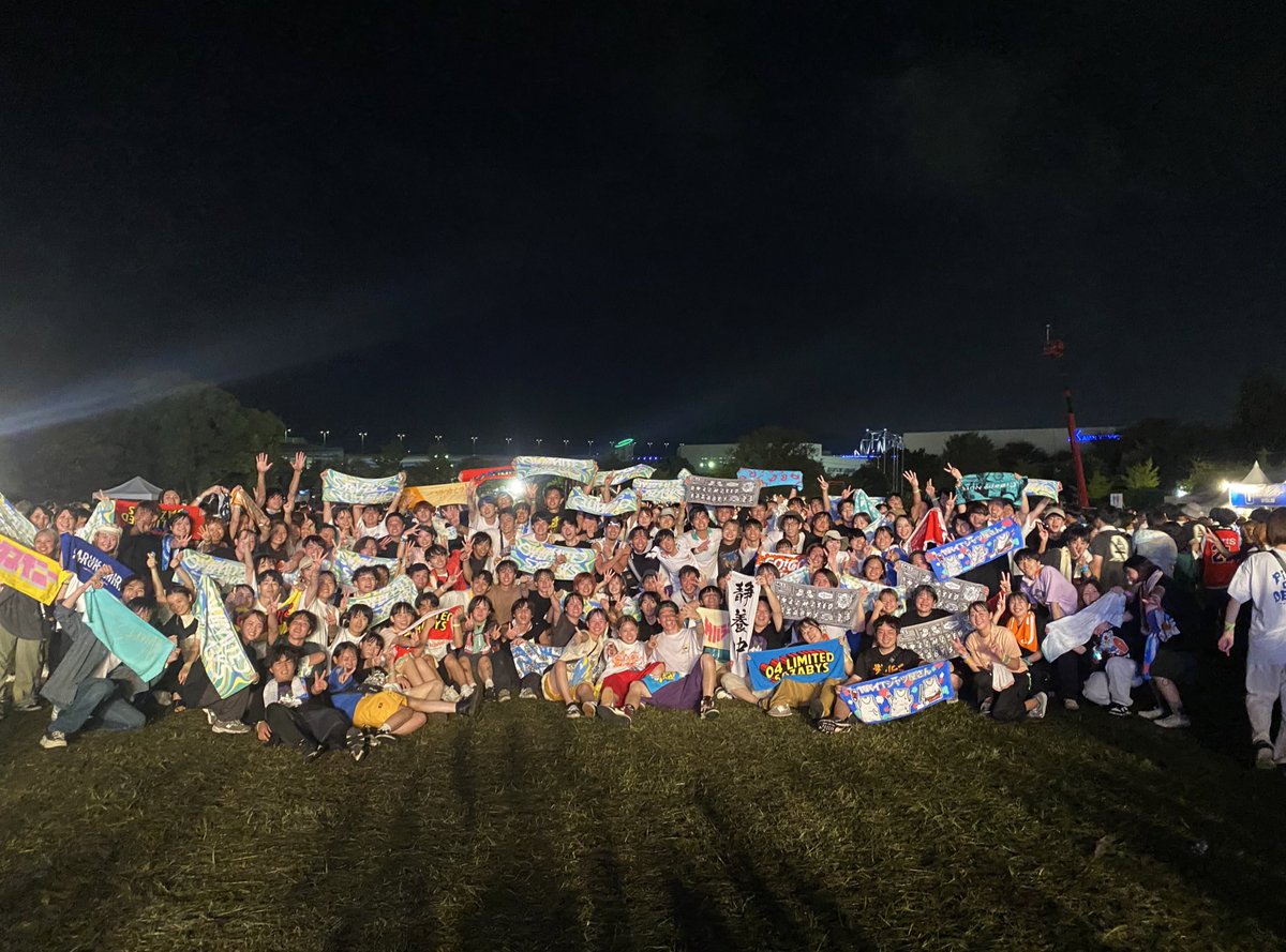 Roo__313's tweet photo. PIA MUSIC COMPLEX Day1

04 Limited Sazabys 中央付近サークル集合写真です！！！

遊んでくれた皆さん、パワーがほんとに凄かったです🔥

楽しい時間をありがとうございました！みんなに届けぇーー！！！！

 #ぴあフェス
 #フォーリミ
 #PIAMUSICCOMPLEX https://t.co/h8CBzwxkZN