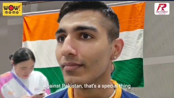 riaa0riaa's tweet photo. Abhay Singh owning Pakistan on and off field 😁🔥😂
#squash https://t.co/yJdq3mpxgw