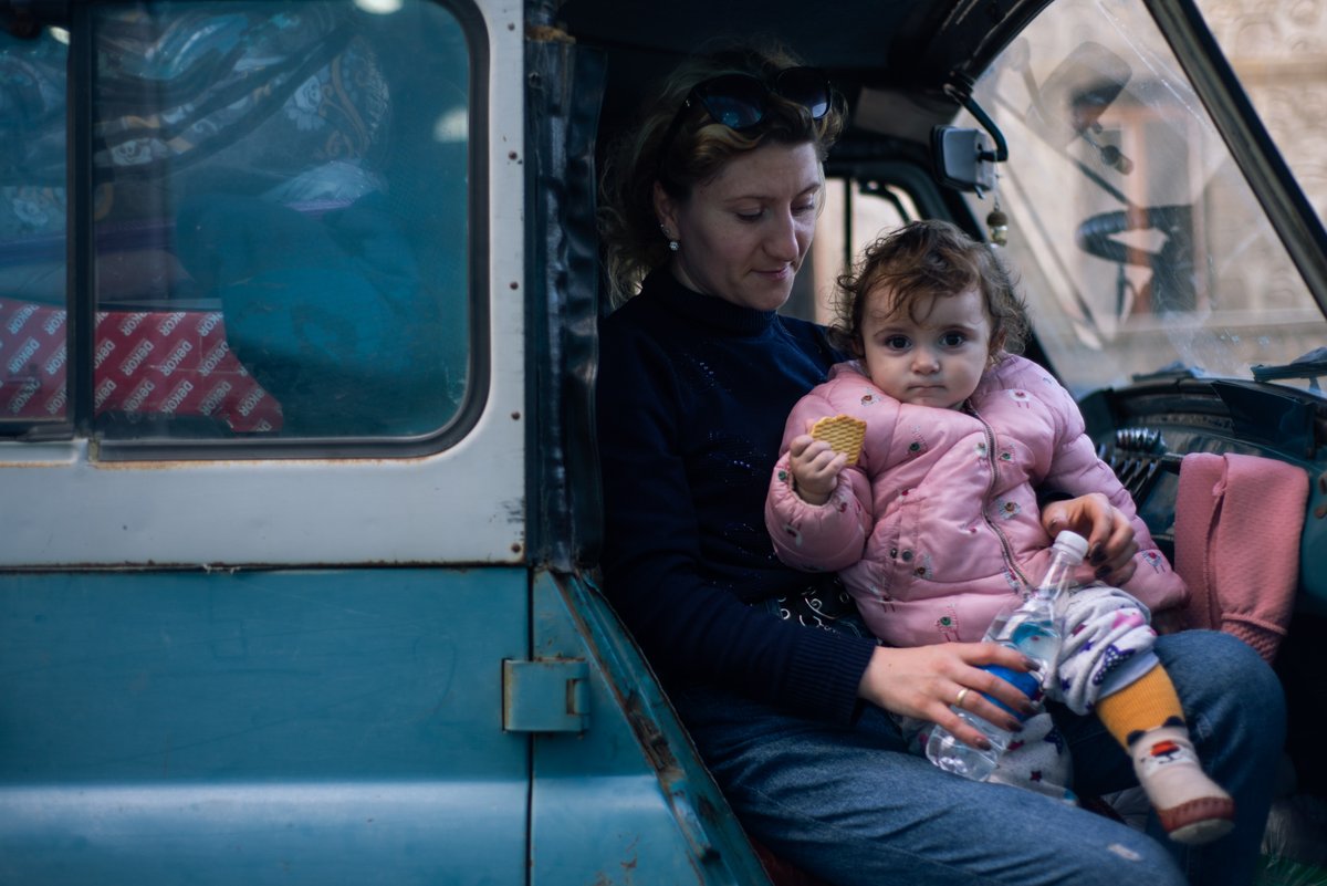 UNFPA's tweet photo. 🚨 Tens of thousands of women and girls have fled from #NagornoKarabakh to #Armenia.

@UNFPA is scaling up its efforts to provide them with reproductive health and gender-based violence services, plus emergency delivery and psychosocial support.

#WithRefugees

📸: © avedisiian https://t.co/rdyhBDsgZM