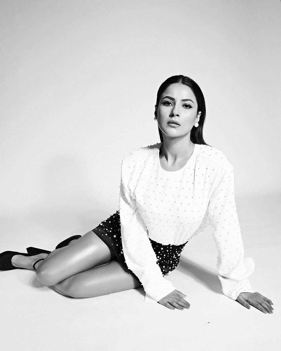 "Pari hu main 🖤🤍 ": #ShehnaazGill spreads monochrome magic with her latest pictures