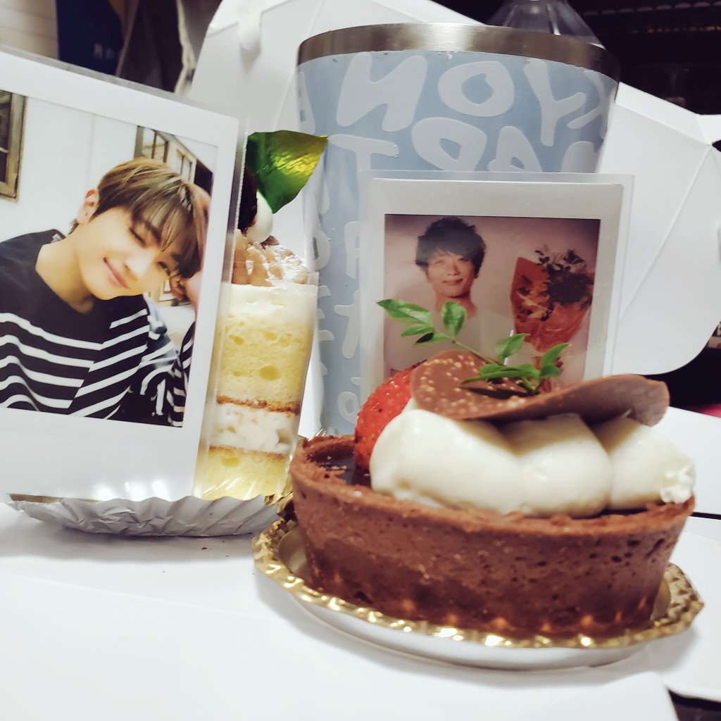 usamaru_hayate's tweet photo. 西島さん、誕生日おめでとうございます。お祝いついでに甘いもの解禁しちゃいました。 https://t.co/cbYpSzonIM