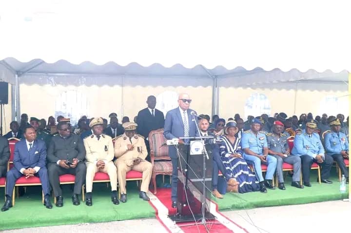CamerounTribune's tweet photo. Délivrance de la CNI: ce sera bientôt en moins de 48h

Annonce faite par le DGSN lors de l'inauguration du centre d'enrôlement des passeports du Littoral. Selon Martin Mbarga Nguélé, le chef de l'Etat vient d'autoriser la mise en place d'un nouveau système de délivrance de la CNI https://t.co/5w4WuNPHxf