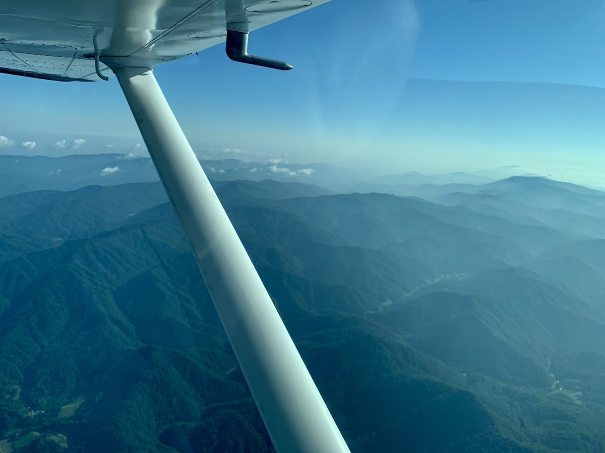 Smokey mountains of Tennessee being extra smokey!
#cessna #aviation #flying #airplane #pilotlife