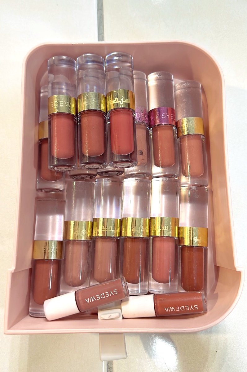 Nurintashaa's tweet photo. Nak share lah syedewa cosmetics’s lipmatte yang i suka since i’ve been trying few shade hehe

Top 3 nude:
- havana
- saville
- paris

Top 3 brown:
- manila (ni sumpah fav)
- lima
- cordoba (brown dia lawa sangat) https://t.co/rmgq0WZik8