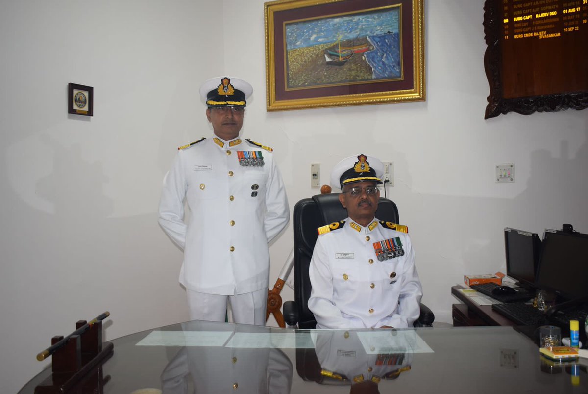 #ChangeOfCommand
#HQKNA
Surg Cmde M Ilankumaran took over command of #INHSPatanjali on 30 Sep. He is the seniormost #CommunityMedicine specialist in #IndianNavy. His prior appointments include Capt (MS) – Health at #IHQMoD(N) / DGMS(N) & PMO Naval Dockyard #Mumbai.