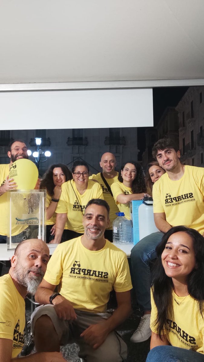 CnrIpcb's tweet photo. 🌛L'#Ipcb_Cnr ha contribuito con conoscenze competenza e tantissimi sorrisi alla #nottedeiricercatori 2023 sia a #Napoli che #Catania nell'ambito di #STREETS e @sharpernight!
È stato bello incontrarvi e farvi conoscere una parte del nostro lavoro,ci vediamo il prossimo anno!
#CNR https://t.co/AX4vJ8L4qj