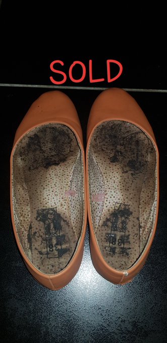 Do u like my worn and smelly flats ? #flatshoes #wornshoes https://t.co/xq5uEERq5o<a href="/tag/flatshoes"class="tags">#flatshoes</a><a href="/tag/wornshoes"class="tags"><span>#wornshoes</span></a>