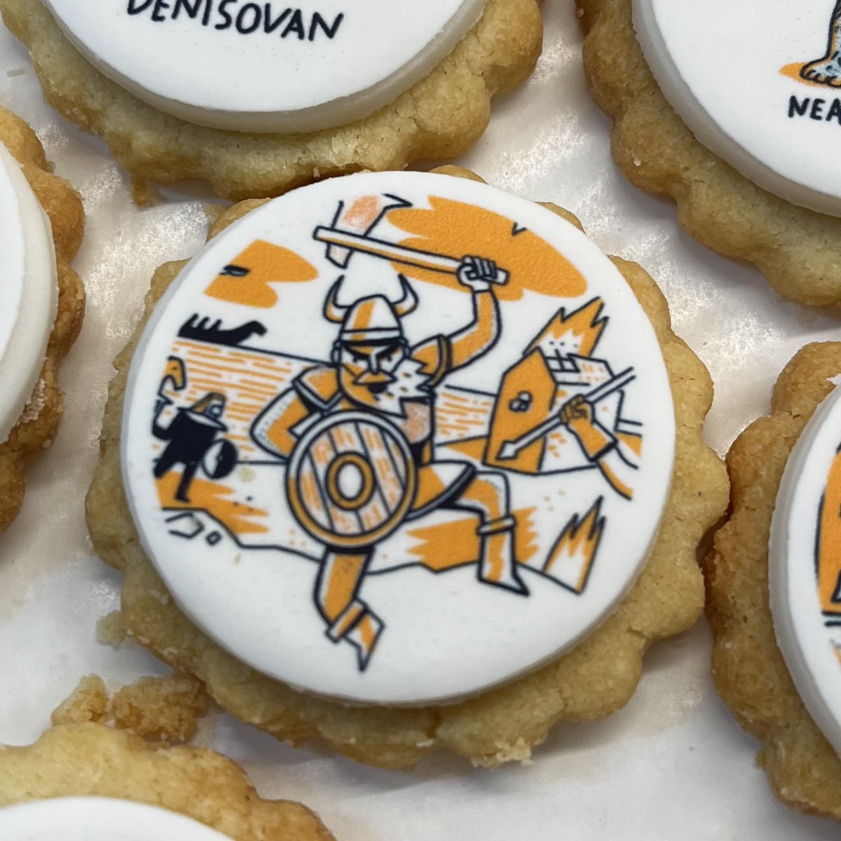 AdamRutherford's tweet image. My amazing publishers @wrenandrookbook have now issued my new book in delicious biscuit form, courtesy of @BumbleandGoose. Thank you team!