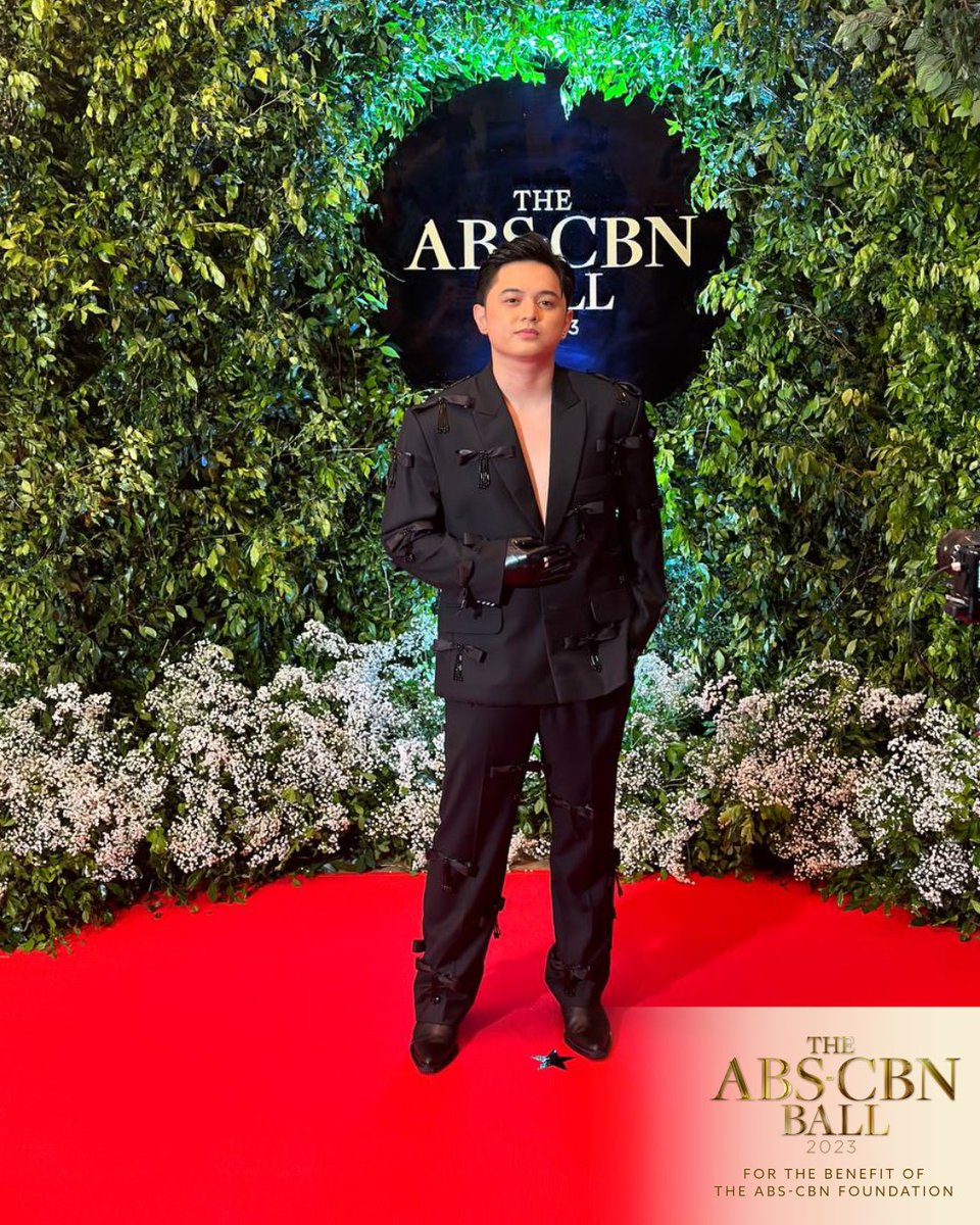 ofc_iwant's tweet photo. Servin' look in his black suit, Lyric and Beat star, @imjeremyg!

#ABSCBNBall2023 #ABSCBNBallRedCarpet2023 https://t.co/L8BNjnppHo