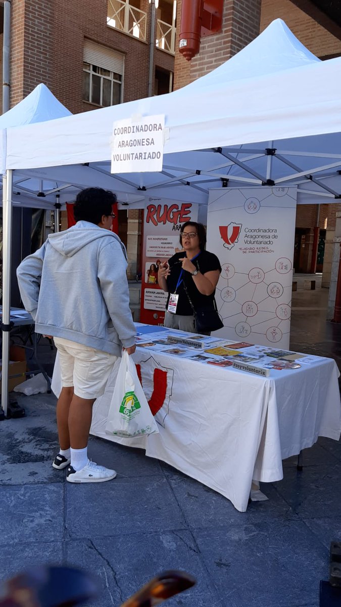 ¡Estamos de #feriaJuventud en Zaragoza! ¿Te la has perdido? ¡Aún puedes venir por la tarde! <a href="/cjzaragoza/">Consejo Juventud Zaragoza</a>