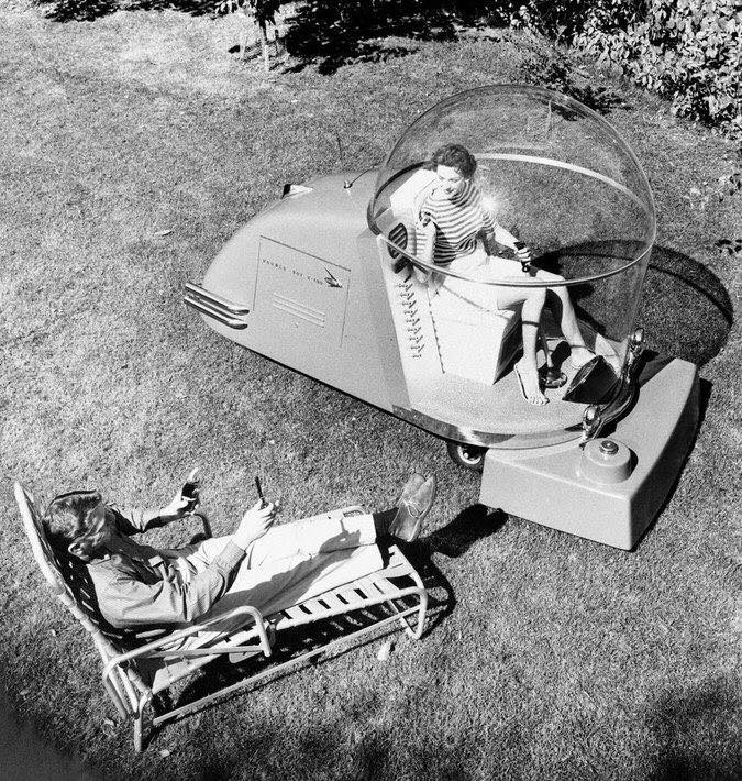 YesterdayToday9's tweet photo. A fully air-conditioned luxury lawn mower from the 1950s.
#YesterdayToday https://t.co/hsQCX55o1b