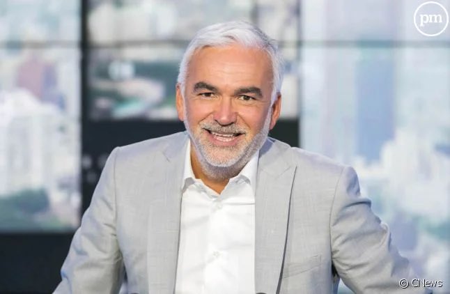 fan_de_cnews's tweet image. Like et RT pour soutenir le meilleur présentateur télé @PascalPraud ❤️