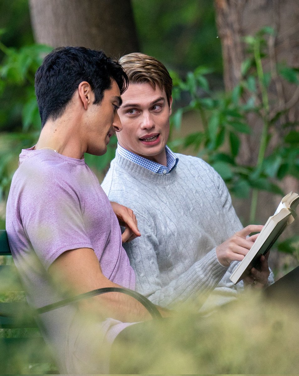 alexgcdiaz's tweet photo. on one hand this could be such a lovely scene i always imagined it as the official courting photos but on the other the fact it's just taylor and nick chillin together is even better https://t.co/fNrCB0br4f