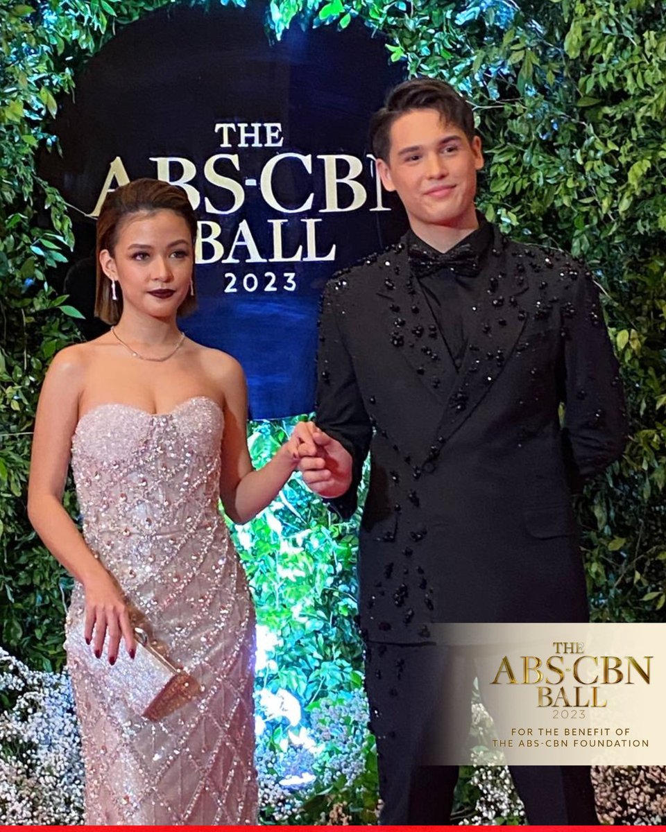 PEPalerts's tweet photo. #PEPatABSCBNBall2023 Spotted: Viñas Deluxe, Anji Salvacion, McCoy De Leon and Elisse Joson, and Kobie Brown and Andi Abaya. Stay tuned to https://t.co/jmzV8IOoZI for more updates! #ABSCBNBallRedCarpet2023 #ABSCBNBall2023

Photos: ABS-CBN https://t.co/TuLjqNAwDc