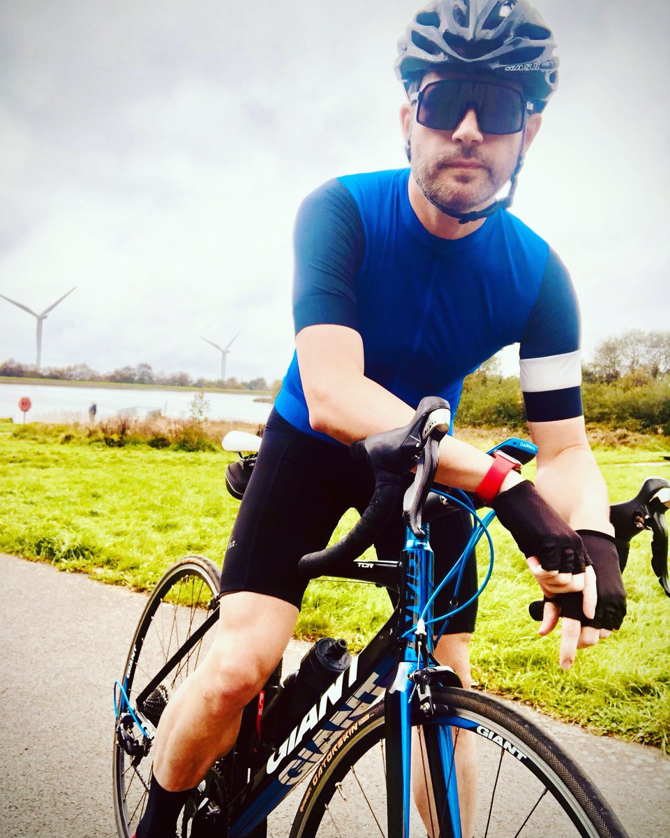 craigy_jones's tweet photo. After almost two weeks of ill health I’m finally starting to feel myself again. Quick spin to stretch the legs before the half marathon tomorrow 💪🏻#AllTheGearNoIdea #Cycling #RecoveryRide https://t.co/h5Rlu6Za2L
