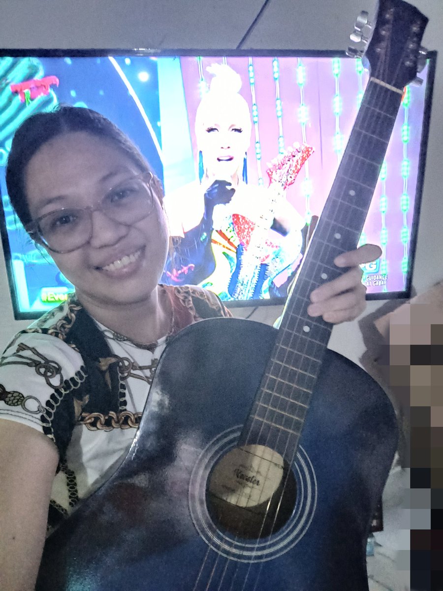 queeniegeee's tweet photo. @everybodysingph VICE SING GANDA B
#EverybodySingBanda  #EverybodySingPH
Watching from the mountains of San Mateo Rizal 😍🎶🎸🎤  @everybodysingph https://t.co/y1GsLHeSl0