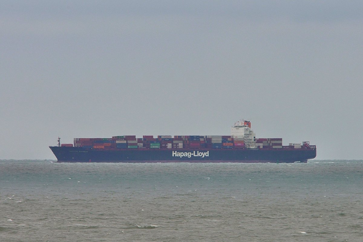 johnmorgan726's tweet photo. The CHICAGO EXPRESS, IMO:9295268 en route to Norfolk International Terminal (NIT) Virginia, flying the flag of Germany π©πͺ. #HapagLloyd #ContainerShip #ChicagoExpress #ShipsInPics https://t.co/s2cYyHwqWe
