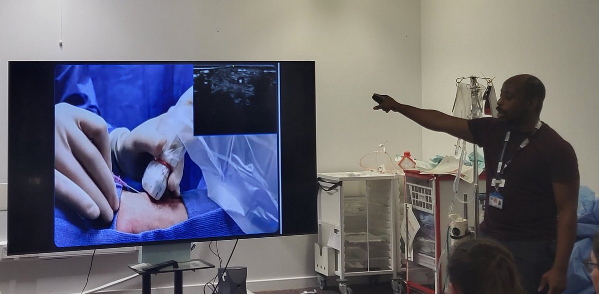 Novicelearner9's tweet photo. Dr Olusegun Olusanya taking us through Cannulation and imaging-
Important point: Not by flashback please!🙀🙀- track your needle in your middle of the vessel👀 #bartsecmo23 @GenexCorrea @iceman_ex https://t.co/9aEyS8yStr
