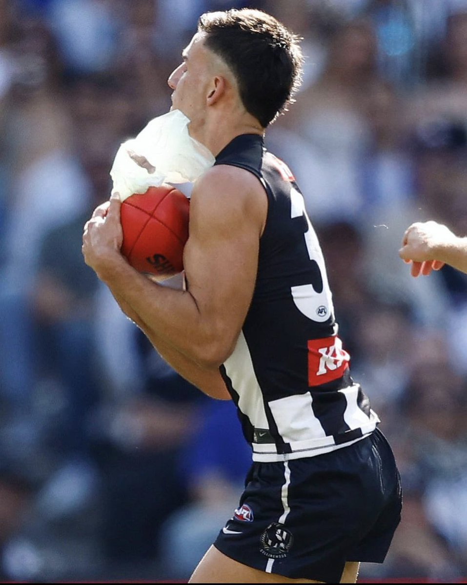 JoFriedman64's tweet photo. Most famous plastic bag in Australia, now in possession of a starstruck umpire physio #AFLGF @7AFL @AFL @DavidZita1 https://t.co/L5GLiy0GhN